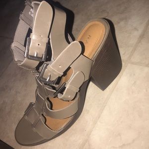 CHUNKY HEEL SANDAL
